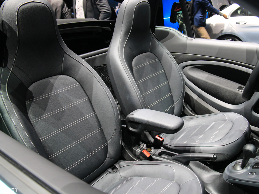 2018smart fortwo 늄܇ EQ fortwo cabrio