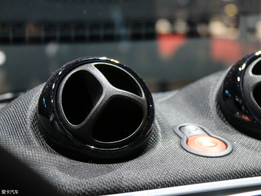 2018smart fortwo 늄܇ EQ fortwo cabrio