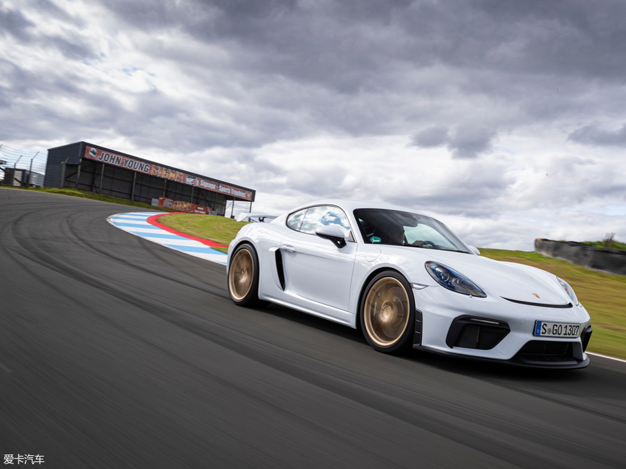 2019r718 Cayman GT4