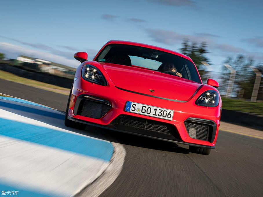 2019r718 Cayman GT4