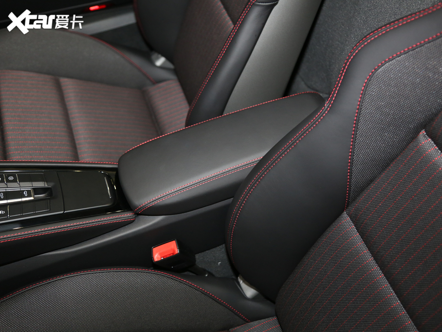 2019r718 Boxster T