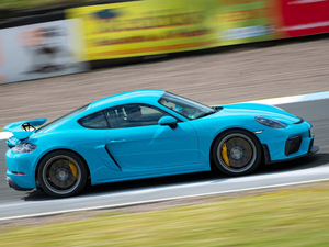 2019Cayman GT4 w^