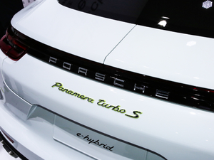 2019Turbo S E-Hybrid ^