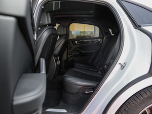 2020款Cayenne Coupé 3.0T 后排空间