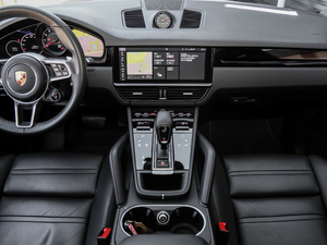 2020款Cayenne Coupé 3.0T 中控台