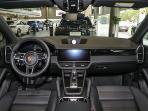 2019款3.0T 内饰全景