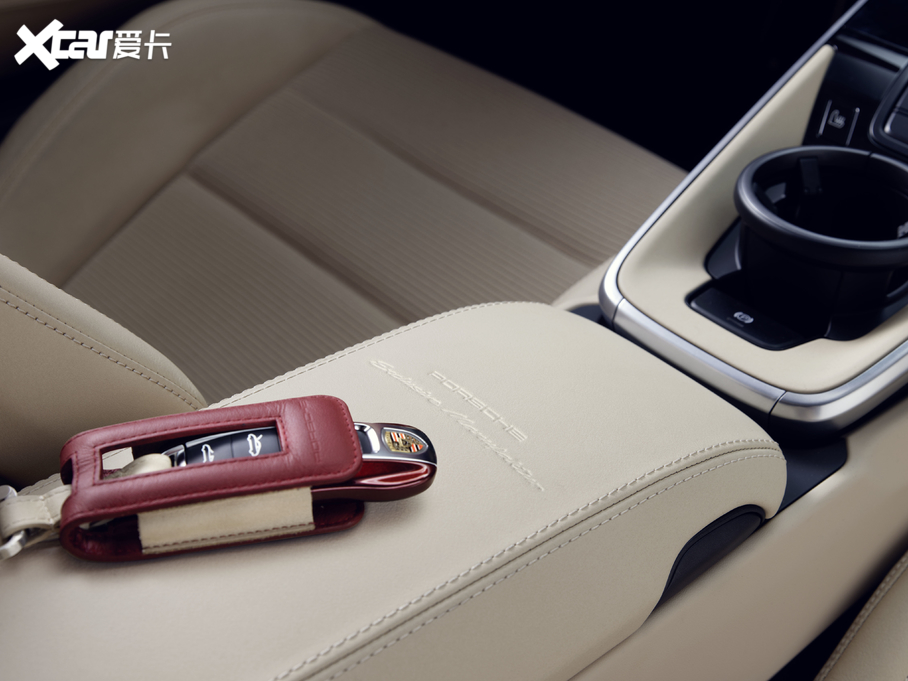 2020��r��911 Targa 4S 3.0T Heritage Design �؄e��