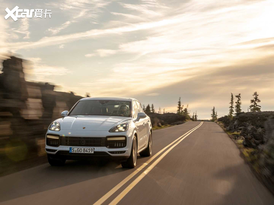 2020CayenneԴ Turbo S E-Hybrid