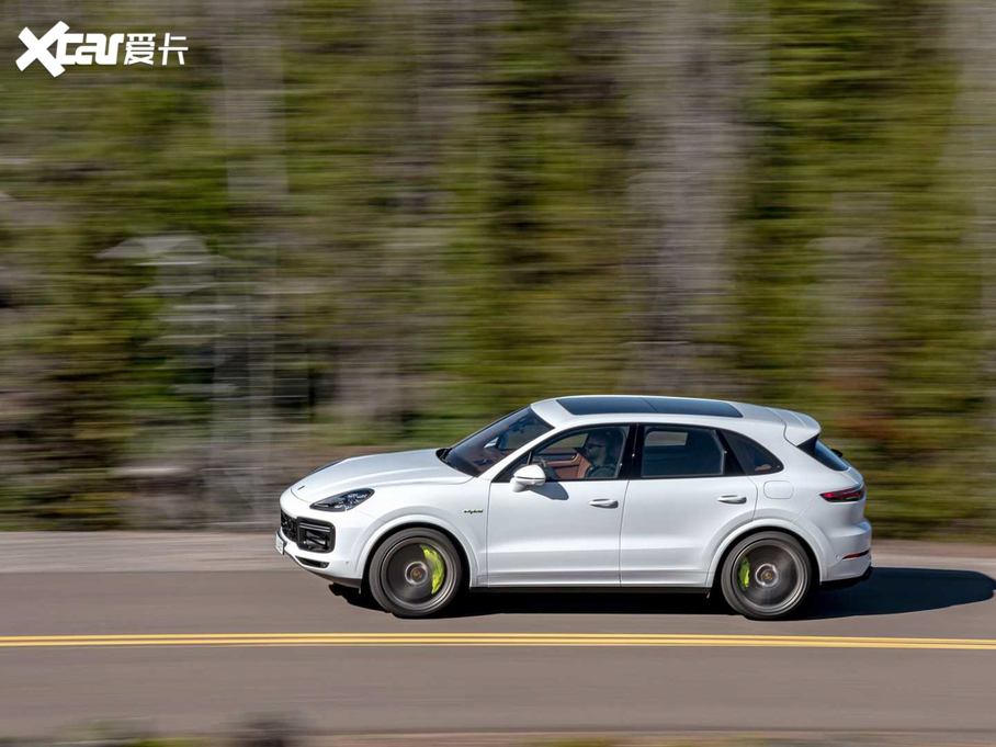 2020CayenneԴ Turbo S E-Hybrid