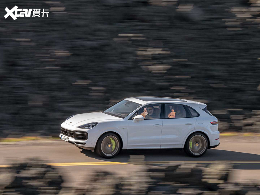 2020CayenneԴ Turbo S E-Hybrid