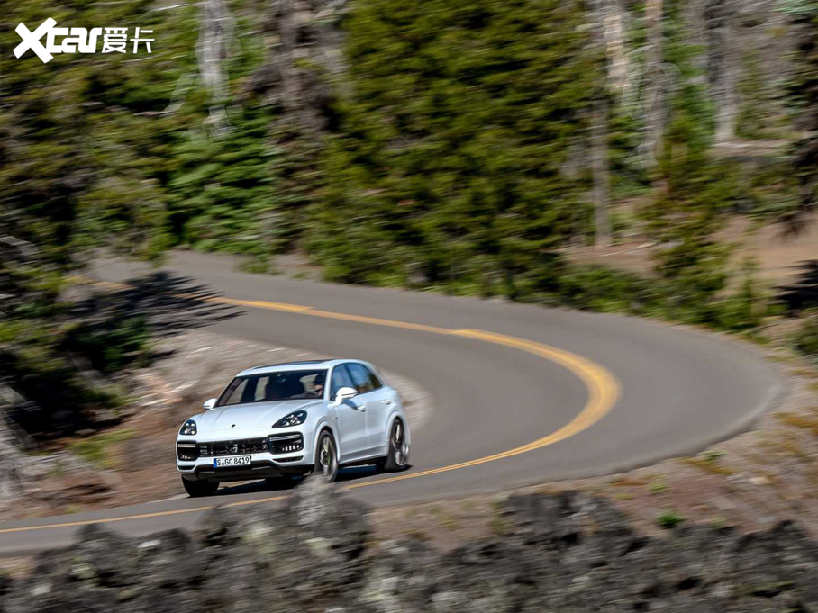 2020CayenneԴ Turbo S E-Hybrid