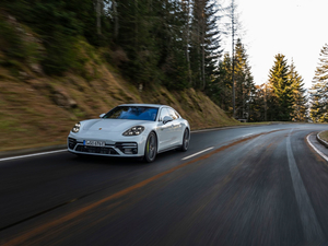 2021Turbo S E-Hybrid w^