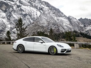 2021Turbo S E-Hybrid w^