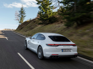 2021Turbo S E-Hybrid w^