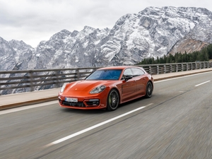 20214 E-Hybrid Sport Turismo w^