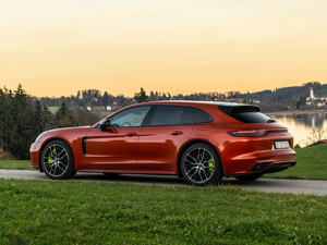 20214 E-Hybrid Sport Turismo w^