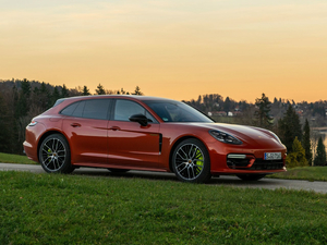 20214 E-Hybrid Sport Turismo w^