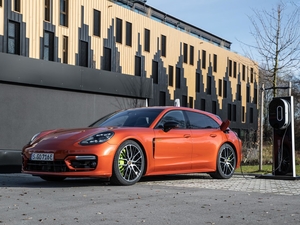 20214 E-Hybrid Sport Turismo w^