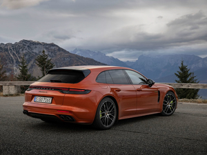 20214 E-Hybrid Sport Turismo w^