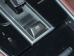 2021款4 E-Hybrid 驻车制动器