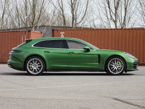 20214S E-Hybrid Sport Turismo ࣨң