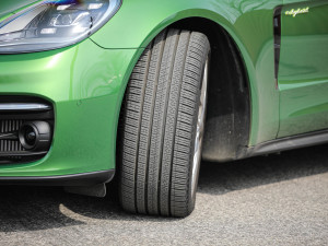 20214S E-Hybrid Sport Turismo ^