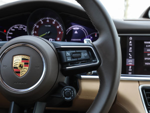 20214S E-Hybrid Sport Turismo п؅^(q)