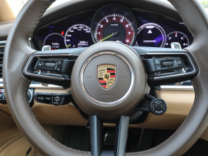 20214S E-Hybrid Sport Turismo п؅^(q)