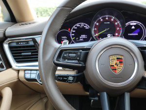 20214S E-Hybrid Sport Turismo п؅^(q)