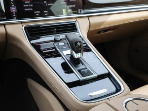 20214S E-Hybrid Sport Turismo п؅^(q)