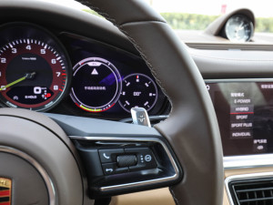 20214S E-Hybrid Sport Turismo п؅^(q)