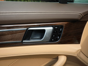 20214S E-Hybrid Sport Turismo п؅^(q)