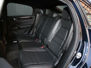 2021款E-Hybrid Coupé 后排座椅