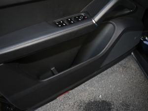 2021款E-Hybrid Coupé 前门储物空间
