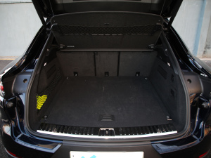 2021款E-Hybrid Coupé 行李厢空间