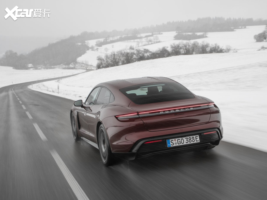 2022Taycan 