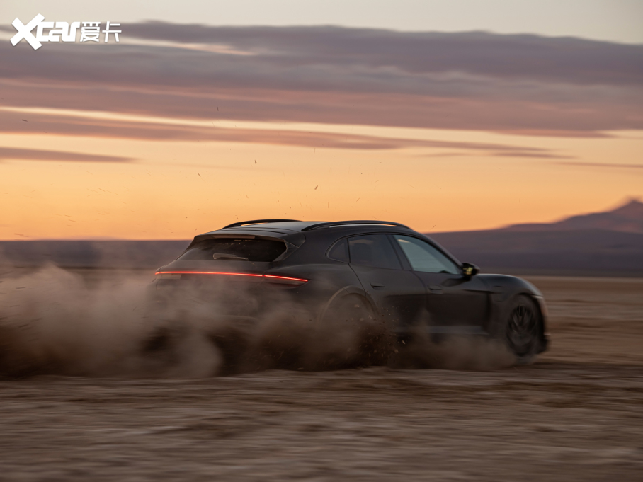 2022Taycan 4S Cross Turismo