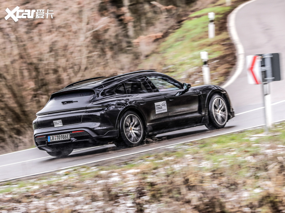 2022Taycan 4S Cross Turismo