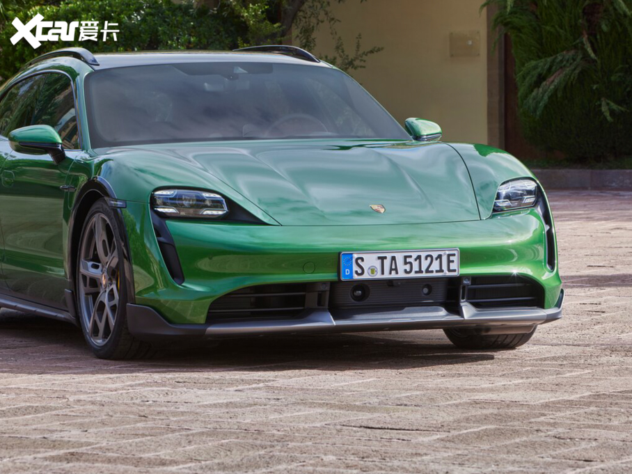 2022Taycan Turbo S Cross Turismo