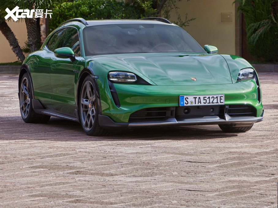 2022Taycan Turbo S Cross Turismo