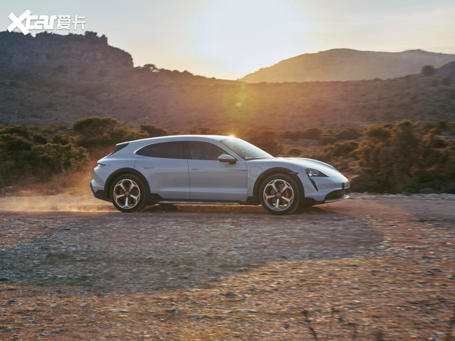 2022Taycan 4S Cross Turismo