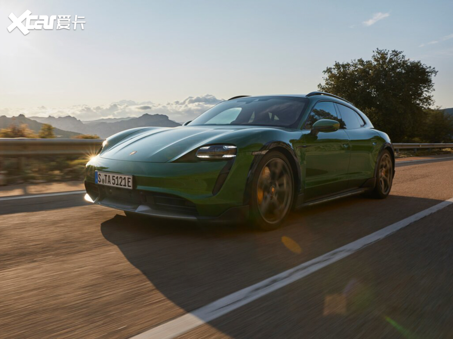 2022Taycan Turbo S Cross Turismo