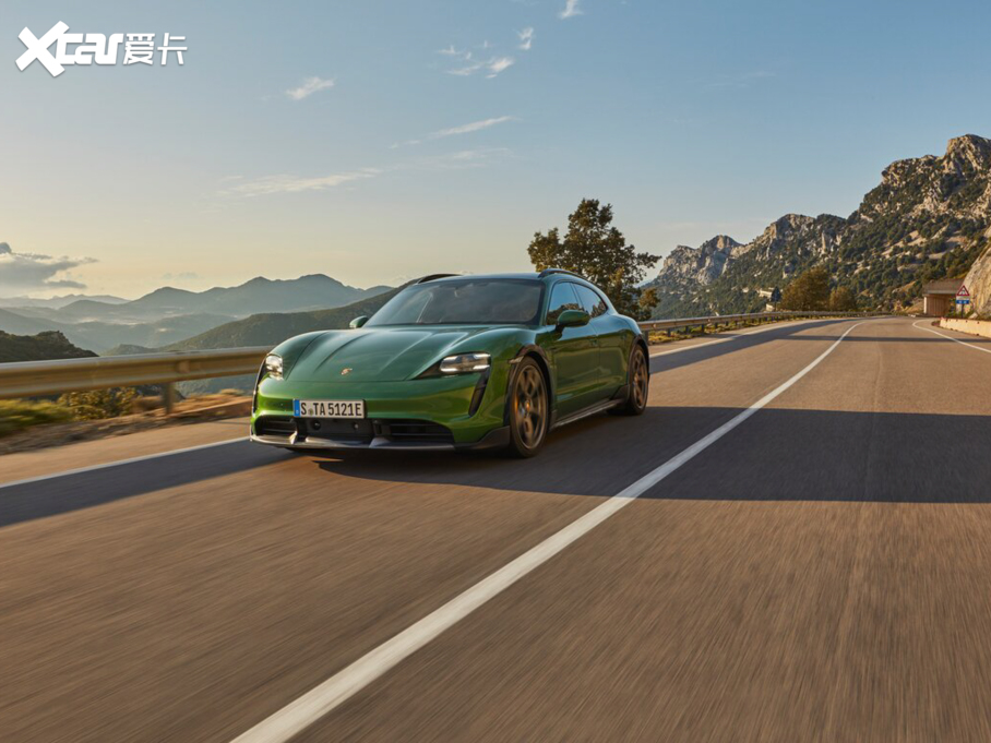 2022Taycan Turbo S Cross Turismo