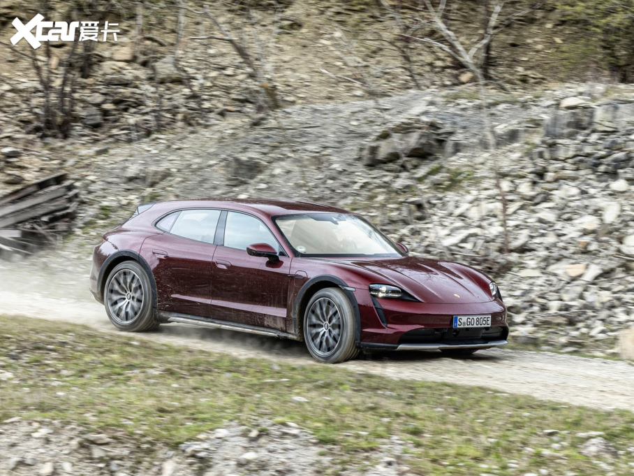 2022Taycan 4 Cross Turismo