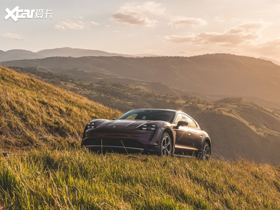 2022Taycan 4 Cross Turismo