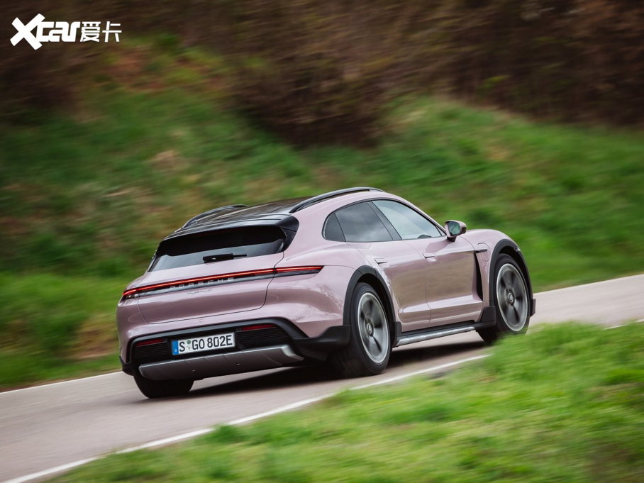 2022Taycan 4 Cross Turismo