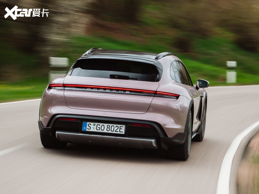 2022Taycan 4 Cross Turismo