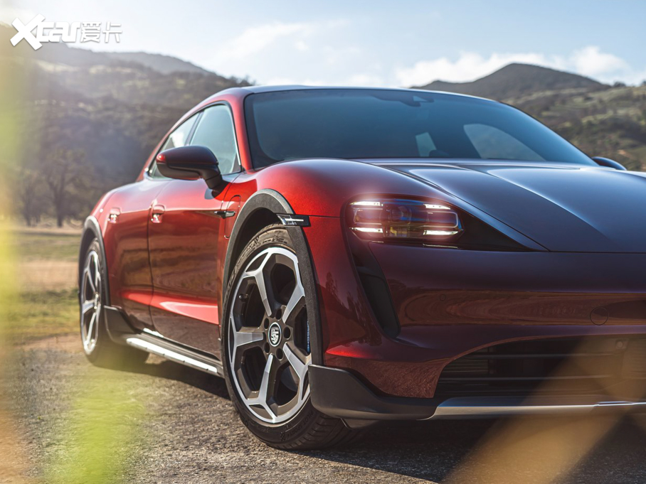 2022Taycan 4 Cross Turismo