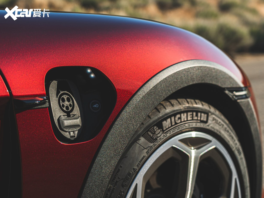 2022Taycan 4 Cross Turismo