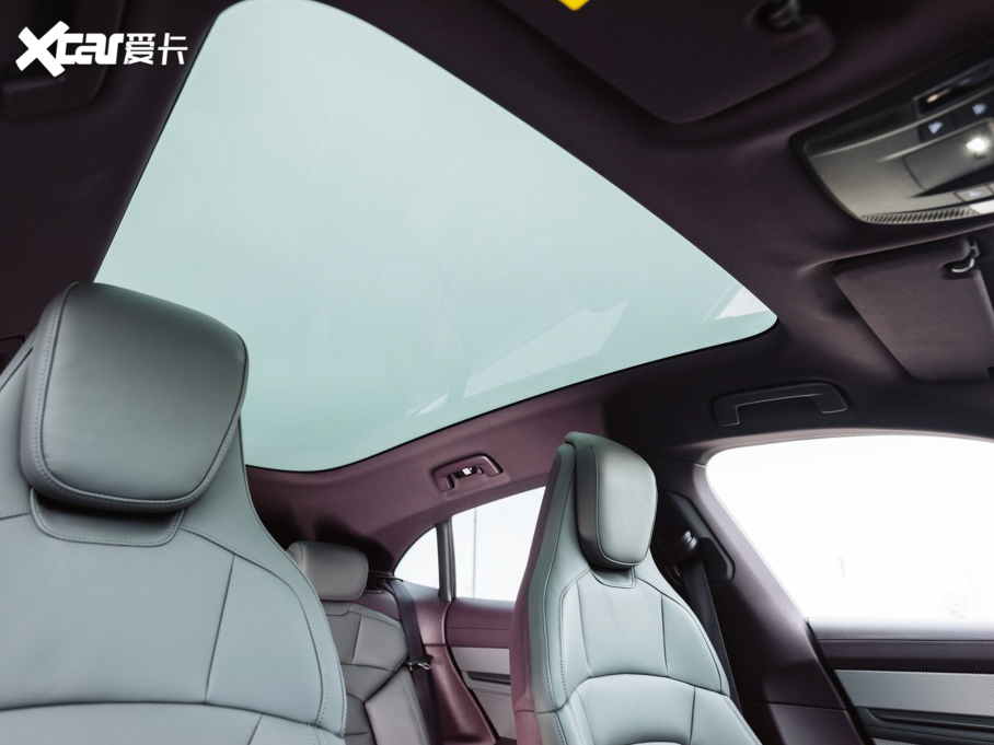 2022Taycan 4 Cross Turismo